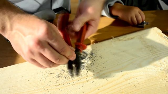 Как просверлить шуруп, винт, болт. Полное видео без сокращений. смотреть онлайн