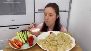 МУКБАНГ Манты домашние с мясом луком и картошкой овощи асмр Mukbang asmr