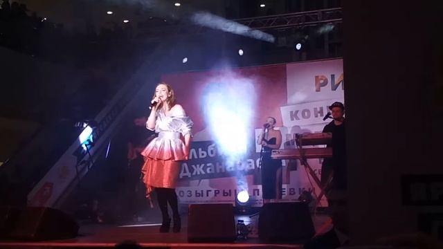 Альбина Джанабаева - Поцелуи , Ярославль. (ТЦ РИО) 14.03.2019. смотреть онлайн