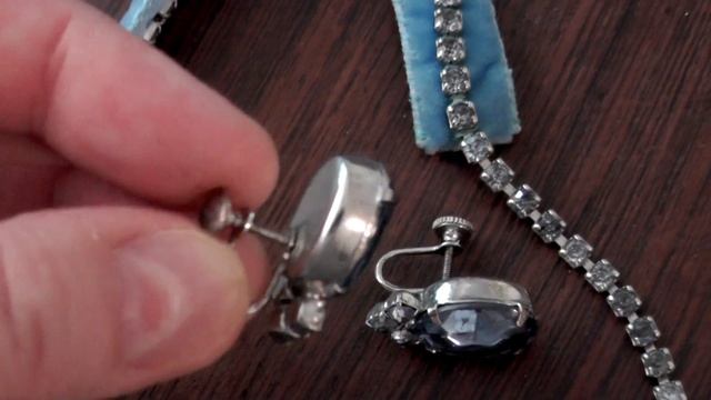 Винтажные украшения из голубых кристаллов разных оттенков