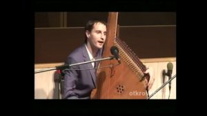 Пение и игра на бандуре(украинский народный инструмент)