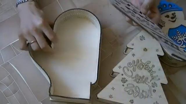 Новогодние подарочные коробки снеговик,варежка,ёлка фанера смотреть онлайн