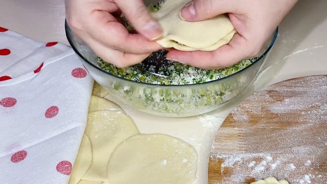 Все готовят это блюдо когда на Кавказе растёт черемша. Очень вкусно!#кухнякавказ#