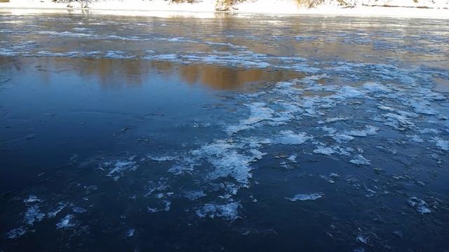 Треск льда на реке Пахра, последний день зимы смотреть онлайн