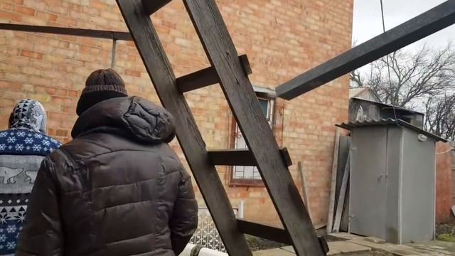 Городок у моря?Ремонт летней кухни.Вскрываем пол, неожиданные сюрпризы.