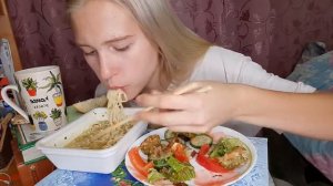 🍜MUKBANG🥬 ПОЕДАНИЕ ЛАПШИ И САЛАТА☕eating noodles and salad😋