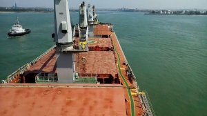 Заход балкера в порт и швартовка