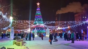 Магнитогорск, новогодний сквер имени Бориса Ручьёва с ледяным городком и ёлкой (04.01.2023)