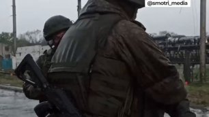 Новые кадры сдачи очередной партии боевиков Азова в Мариуполе.