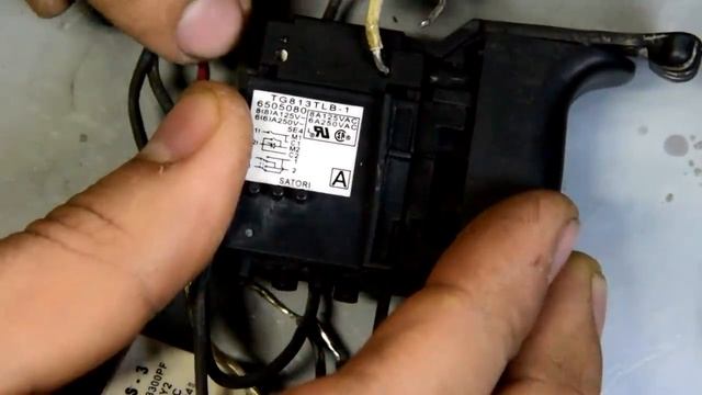 Замена кнопки на HR 2450 Makita \ Как поменять кнопку на перфораторе \ Как правильно вынуть провод