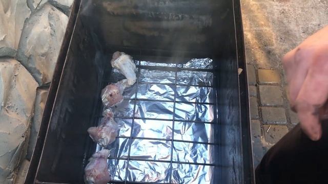 Копчение куриных крылышек Рецепт маринада мяса Коптим сало Горячее копчение мяса. Sauna Suhogo