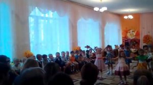 Праздник осени. Средняя группа. Танец девочек с листочками.