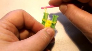 Плетение из резинок цифры 3 на рогатке