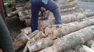 Распиловка дров из штабеля