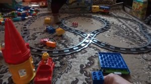 Запускаем с ребенком паровоз из железной дороги ЛегоДупло (Lego Duplo)