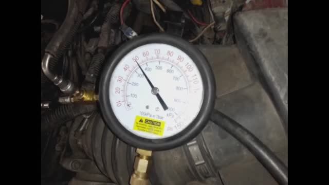 Как измерить давление топлива на Форд Фокус