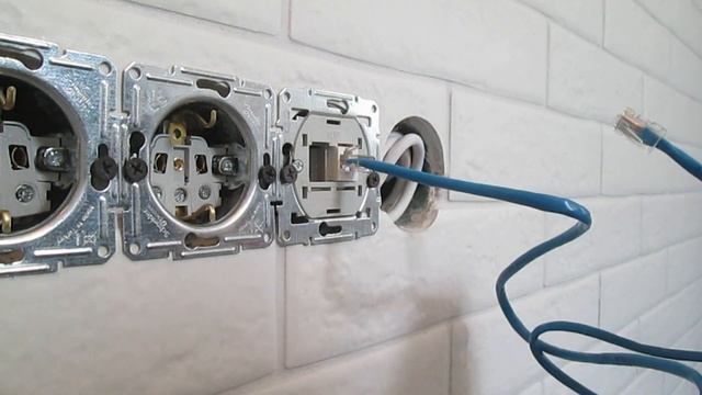 Как установить подключить и главное проверить Интернет и ТВ розеток Шнайдер Асфора смотреть онлайн