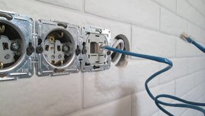 Как установить  подключить и главное проверить Интернет и ТВ розеток  Шнайдер  Асфора