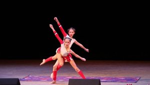 Акробатический дуэт "Задор". Попова Юлия  и Нигматуллина Анна.