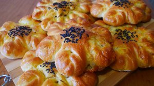 Новогодняя выпечка ЗВЕЗДА с моцареллой и гороховым пюре на картофельном отваре
