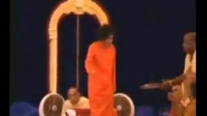 Sundararupaya - Sathya Sai Baba darshan video