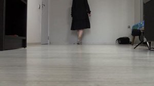 ASMR, the clatter of platform heels.  АСМР, стук каблуков туфель на платформе.