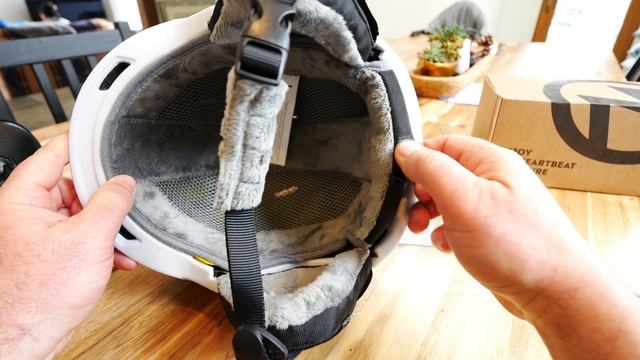 Outdoor Master - MIPS Snow Helmet & Ultra Anti Fog Goggles - Unboxing & Crash Test смотреть онлайн