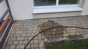 Очистка тратуарной плитки от мха и грязи с дополнительной обработкой