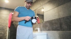 Монтируем светильник в ванной комнате.