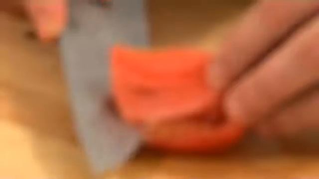 Жареные тигровые креветки с овощной сальсой смотреть онлайн