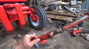 Ремонт и покраска трактора т-25. Меняю втулки и поворотные оси на переднем мосту.