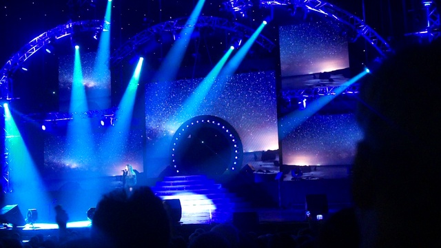 Ирина Эмирова - Обними меня. смотреть онлайн