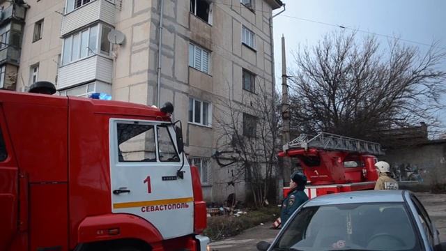 В Севастополе силами МЧС ликвидирован пожар в квартире по улице Горпищенко