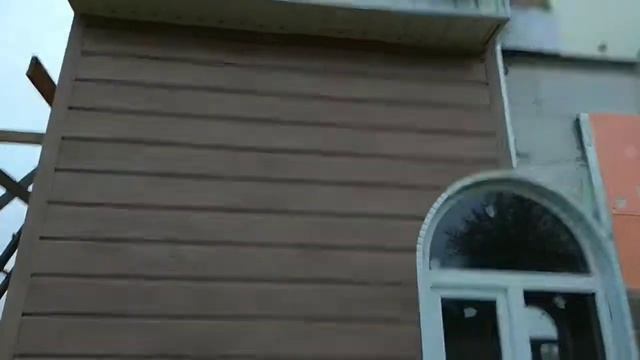 Фасад. Угол и половина стены. смотреть онлайн