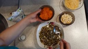 Салат с куриной печенью и сыром