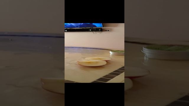 Леди баг и яблоко