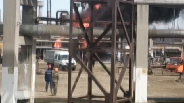 Пожар на НПЗ г. Ангарска 10.04.2015г. (Fire at oil refinery) смотреть онлайн