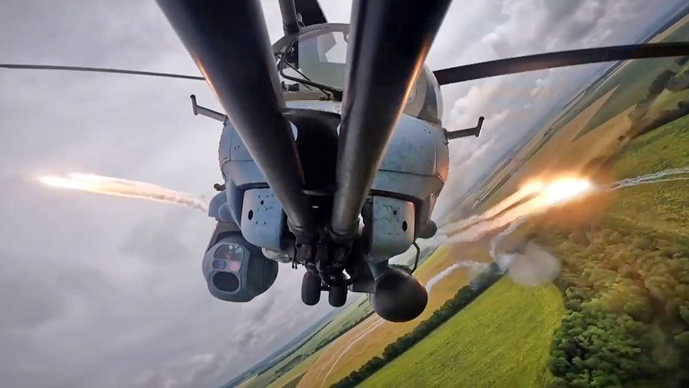 Ми-35 уничтожают замаскированные опорные пункты ВСУ / События на ТВЦ