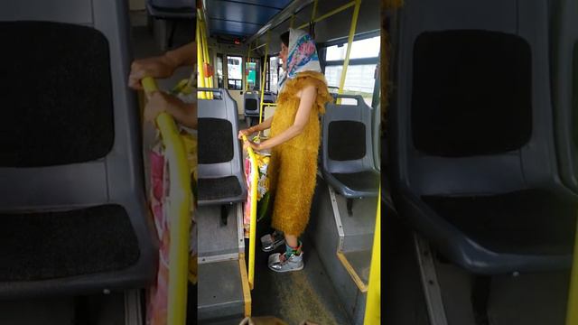 Странная женщина ищет мужчину побогаче смотреть онлайн