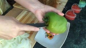 Эскалоп из мяса свинины с луком и перцем  .   Вкуснейшее мясное блюдо на обед .