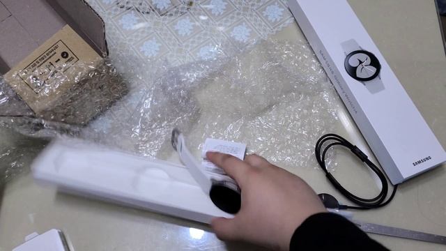 [IT] Galaxy Watch4 40mm Silver Unboxing | 갤럭시 워치4 실버 40mm 최초체험단 개봉기 смотреть онлайн