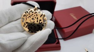 Медальон Cartier Panthere de Cartier желтое золото , эмаль, цаворит!