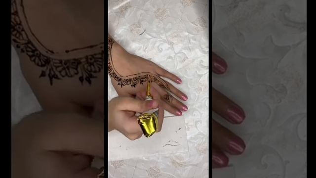Мехенди на руке смотреть онлайн