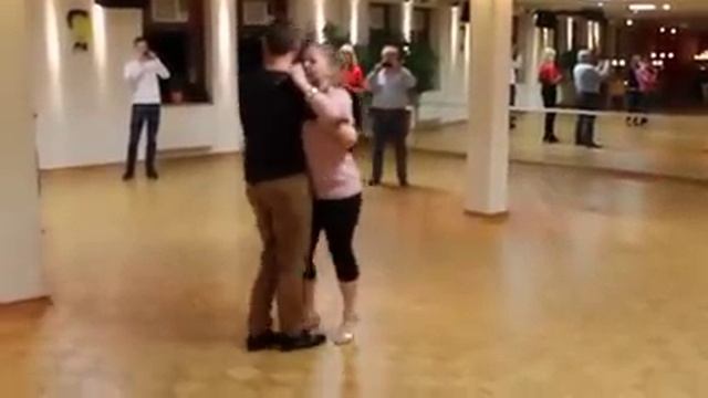 Kizomba Anfänger Erste Schritte Zusammenfassung смотреть онлайн