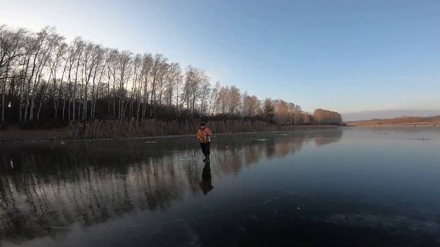 Рыбалка на мормышку по первому прозрачному льду!  Как ловить на мелководье?