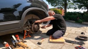 Replace Kia Sorento XM AWD 2010 Rear Disc Brakes and Pads YOURSELF.