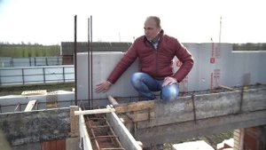 Заливаем армопояс и сердечники | Технология строительства