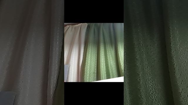 Амелия делает бусы
