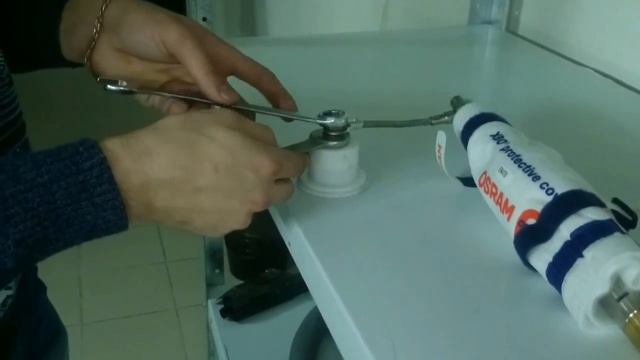 Как заменить лампу в цифровом проекторе  Barco