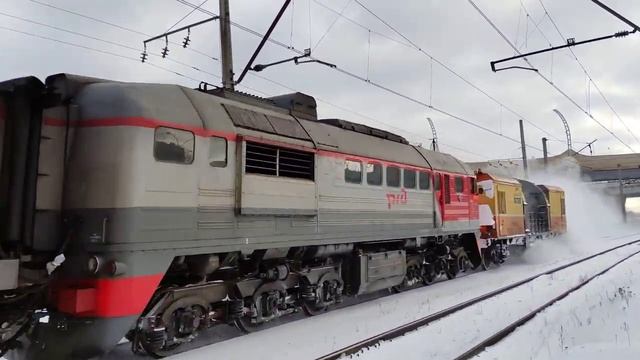 Тепловоз 2М62-1046 с ПОМ1М-096, о.п. Дачное, г. СПб, 09.03.2023г.(4K UHD)